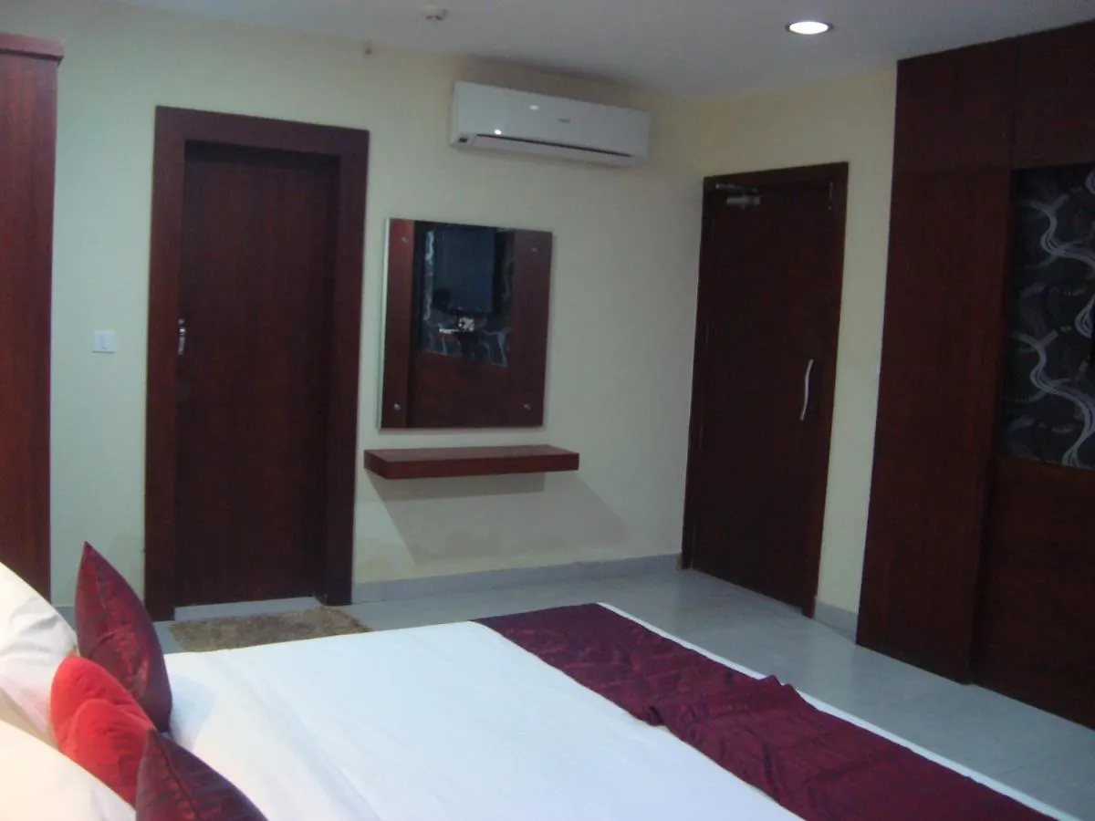 Rouba Residency Hotel Ponnāni