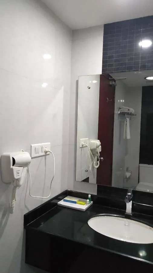 Rouba Residency Hotel Ponnāni