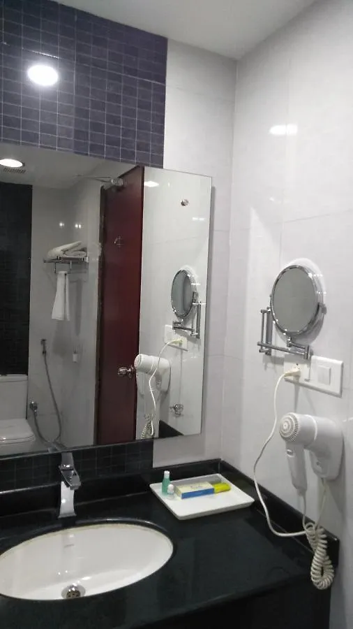 Rouba Residency Hotel Ponnāni